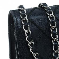 مملوكة مسبقًا محفظة شانيل كلاسيكية بسلسلة جلد مبطن سوداء