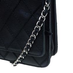 مملوكة مسبقًا محفظة شانيل كلاسيكية بسلسلة جلد مبطن سودا�ء