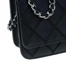 مملوكة مسبقًا محفظة شانيل كلاسيكية بسلسلة جلد مبطن سوداء