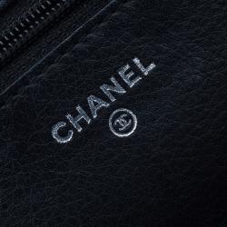 مملوكة مسبقًا محفظة شانيل كلاسيكية بسلسلة جلد مبطن سوداء