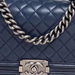 مملوكة مسبقًا Chanel Blue Quilted Leather Medium Boy Bag