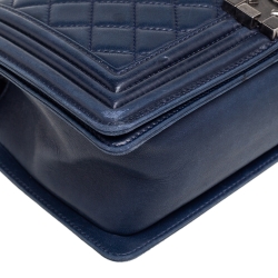 مملوكة مسبقًا Chanel Blue Quilted Leather Medium Boy Bag