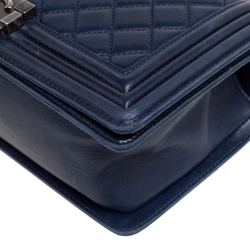 مملوكة مسبقًا Chanel Blue Quilted Leather Medium Boy Bag