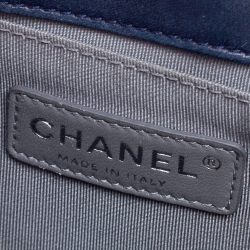 مملوكة مسبقًا Chanel Blue Quilted Leather Medium Boy Bag