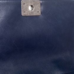 مملوكة مسبقًا Chanel Blue Quilted Leather Medium Boy Bag