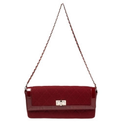 Pre Owned حقيبة كلتش شانيل سلسلة ريإيشو حافة جلد لامع وقماش مبطن أحمر داكن