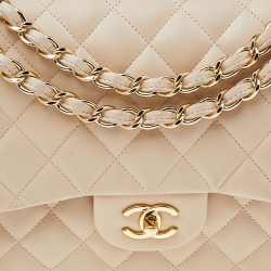 مملوكة مسبقًا حقيبة قلاب شانيل قلاب واحد جامبو كلاسيك جلد مبطن بيج