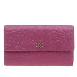 مملوكة مسبقًا Chanel Pink Lambskin Camellia Flap Wallet