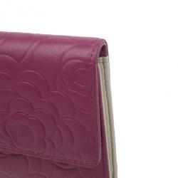 مملوكة مسبقًا Chanel Pink Lambskin Camellia Flap Wallet