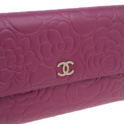 مملوكة مسبقًا Chanel Pink Lambskin Camellia Flap Wallet