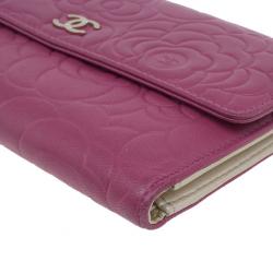 مملوكة مسبقًا Chanel Pink Lambskin Camellia Flap Wallet