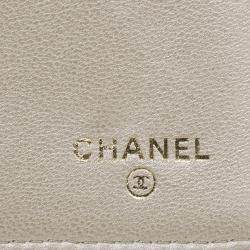 مملوكة مسبقًا Chanel Pink Lambskin Camellia Flap Wallet