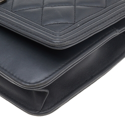 مملوكة مسبقًا Chanel Grey Quilted Leather Boy Wallet on Chain Bag