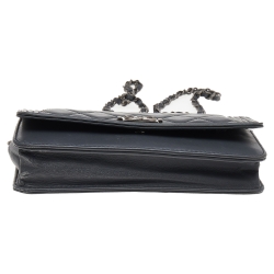 مملوكة مسبقًا Chanel Grey Quilted Leather Boy Wallet on Chain Bag