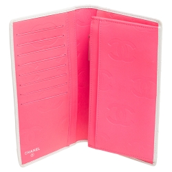 مملوكة مسبقًا محفظة شانيل كامبون لاين جلد أبيض مبطن ثنائية الطي