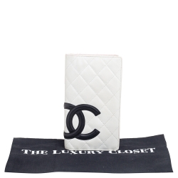 مملوكة مسبقًا محفظة شانيل كامبون لاين جلد أبيض مبطن ثنائية الطي