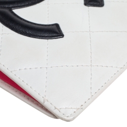 مملوكة مسبقًا محفظة شانيل كامبون لاين جلد أبيض مبطن ثنائية الطي