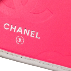 مملوكة مسبقًا محفظة شانيل كامبون لاين جلد أبيض مبطن ثنائية الطي