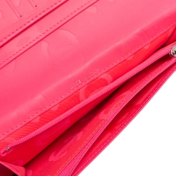 مملوكة مسبقًا محفظة شانيل كامبون لاين جلد أبيض مبطن ثنائية الطي