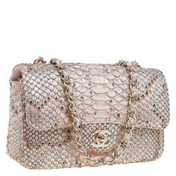 مملوكة مسبقًا حقيبة شانيل قلاب كلاسيك جلد ثعبان ذهبي/ وردي