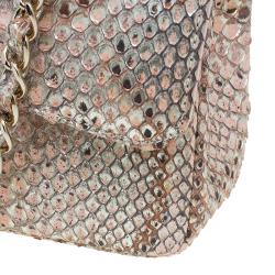 مملوكة مسبقًا حقيبة شانيل قلاب كلاسيك جلد ثعبان ذهبي/ وردي