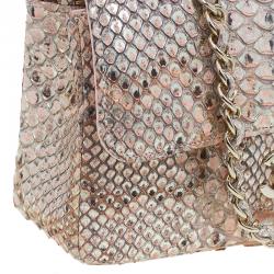 مملوكة مسبقًا حقيبة شانيل قلاب كلاسيك جلد ثعبان ذهبي/ وردي