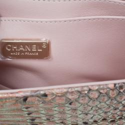 مملوكة مسبقًا حقيبة شانيل قلاب كلاسيك جلد ثعبان ذهبي/ وردي