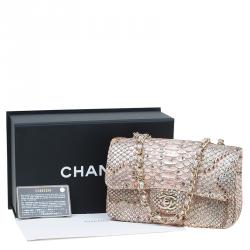 مملوكة مسبقًا حقيبة شانيل قلاب كلاسيك جلد ثعبان ذهبي/ وردي