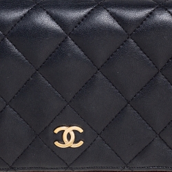 مملوكة مسبقًا محفظة شانيل كونتيننتال ين جلد مبطن أسود