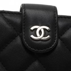 مملوكة مسبقًا محفظة صغيرة شانيل CC جلد أسود مبطن