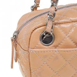 مملوكة مسبقًا حقيبة  شانيل مجموعة فالنتاين كاميرا جلد مبطن لامع بيج