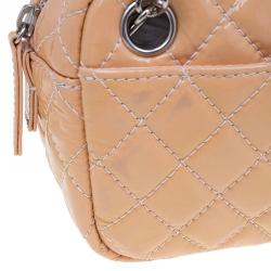 مملوكة مسبقًا حقيبة  شانيل مجموعة فالنتاين كاميرا جلد مبطن لامع بيج