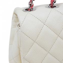 مملوكة مسبقًا حقيبة شانيل أومبير جامبو جلد كافيار أحمر/أبيض مبطن بقلاب