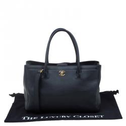 مملوكة مسبقًا Chanel Black Caviar Leather Cerf Tote