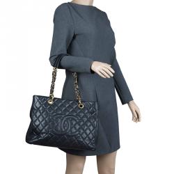 مملوكة مسبقًا حقيبة يد شانيل غراند شوبينغ كافيار مبطنة سوداء