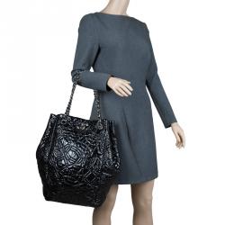 مملوكة مسبقًا Chanel Black Patent Vinyl Rock In Moscow Tote