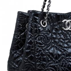 مملوكة مسبقًا Chanel Black Patent Vinyl Rock In Moscow Tote
