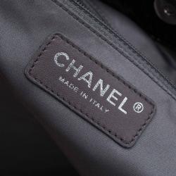 مملوكة مسبقًا Chanel Black Patent Vinyl Rock In Moscow Tote