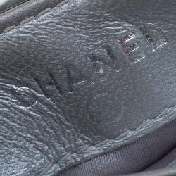 Pre Owned Chanel Black Leather Camellia Embossed Card Holder