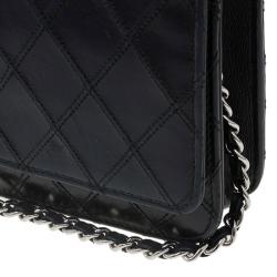 مملوكة مسبقًا حقيبة كلتش شانيل WOC جلد مبطن أسود بخياطة مزدوجة 