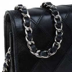 مملوكة  مسبقًا حقيبة كلتش شانيل WOC جلد مبطن أسود بخياطة مزدوجة 