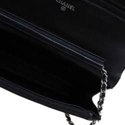 مملوكة مسبقًا حقيبة كلتش شانيل WOC جلد مبطن أسود بخياطة مزدوجة 
