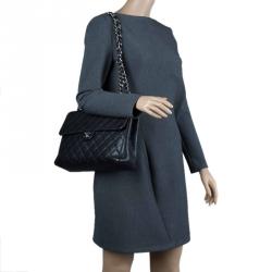 Pre Owned حقيبة شانيل جامبو كلاسيك جلد كافيار أسود مبطن بقلاب واحد