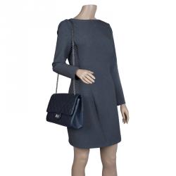 مملوكة مسبقًا Chanel Navy Blue Quilted Caviar Leather Reissue 2.55 Classic 227 Flap Bag