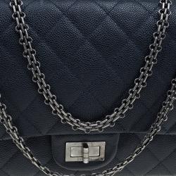 مملوكة مسبقًا Chanel Navy Blue Quilted Caviar Leather Reissue 2.55 Classic 227 Flap Bag