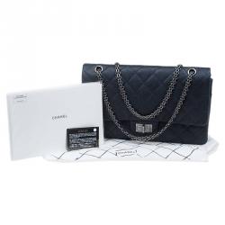 مملوكة مسبقًا Chanel Navy Blue Quilted Caviar Leather Reissue 2.55 Classic 227 Flap Bag