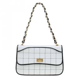 Pre Owned Chanel White/Black Chocolate Bar Leather Reissue Shoulder Bag