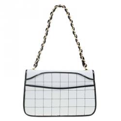 Pre Owned Chanel White/Black Chocolate Bar Leather Reissue Shoulder Bag