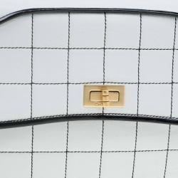 Pre Owned Chanel White/Black Chocolate Bar Leather Reissue Shoulder Bag