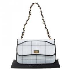 Pre Owned Chanel White/Black Chocolate Bar Leather Reissue Shoulder Bag